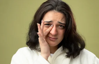 Dark Eye Circles Laser vs Topical Eye Creams: Which Is More Effective?